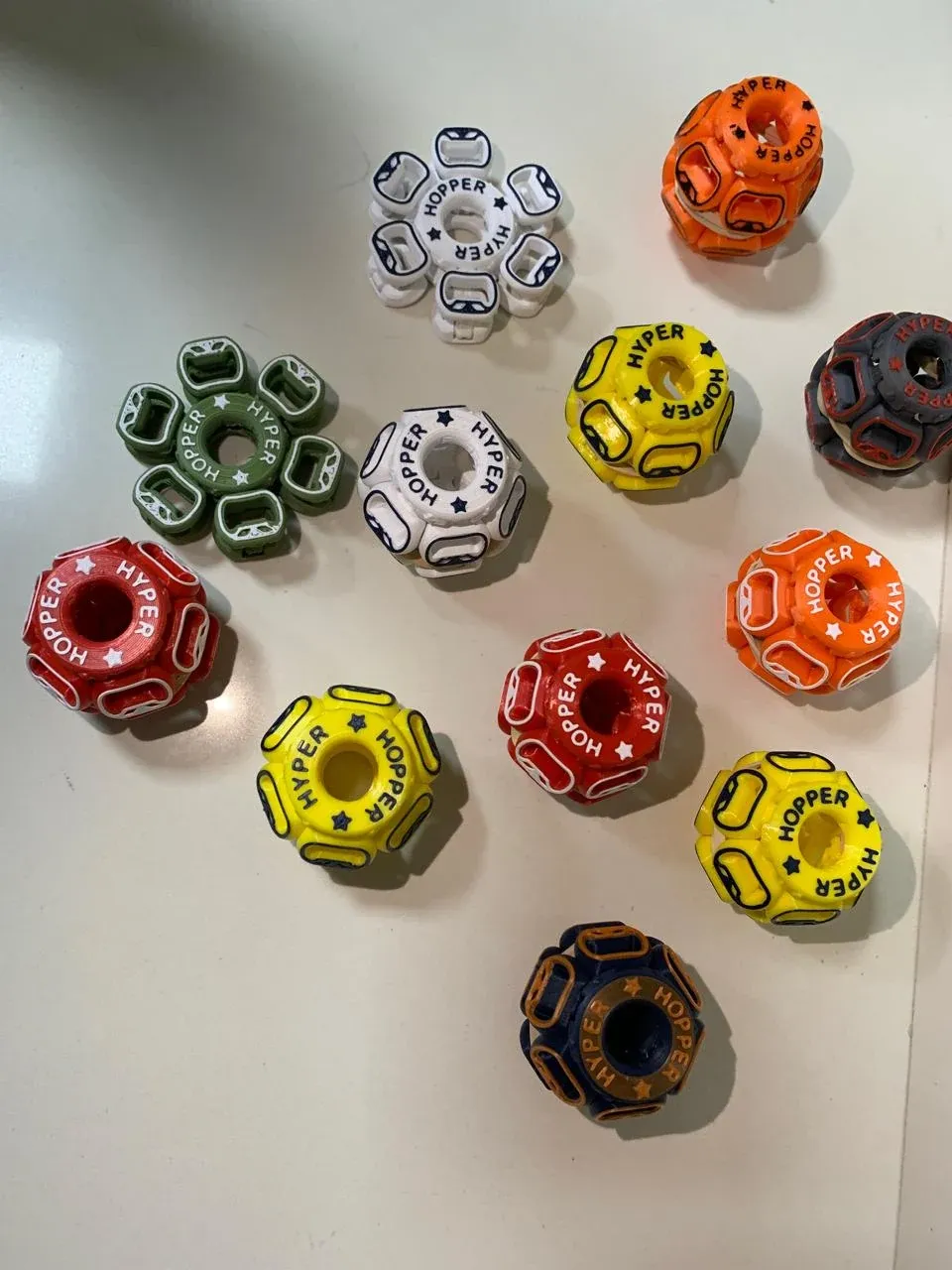 Vários Hyper Hopper em cores diferentes